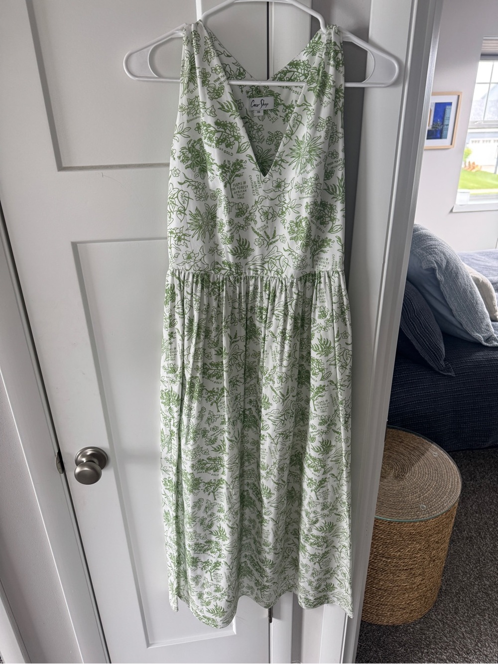 Coco Shop VNECK DRESS IN GREEN FLORAL size XS